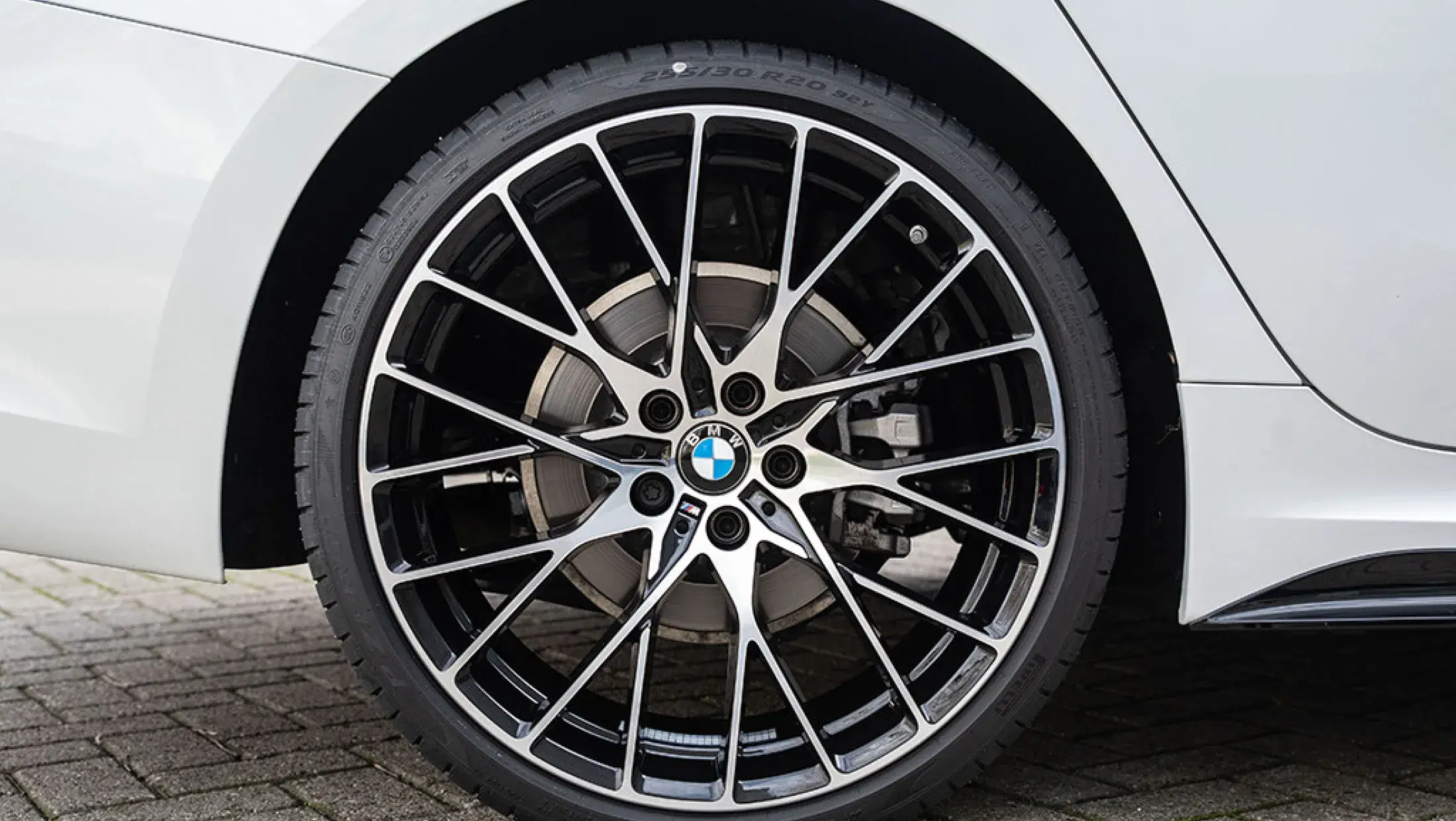 BMW 320i M-Performance Pack Carbon Edition Mineralweiss Leder Vernasca Schwarz G20 Bergwerff
