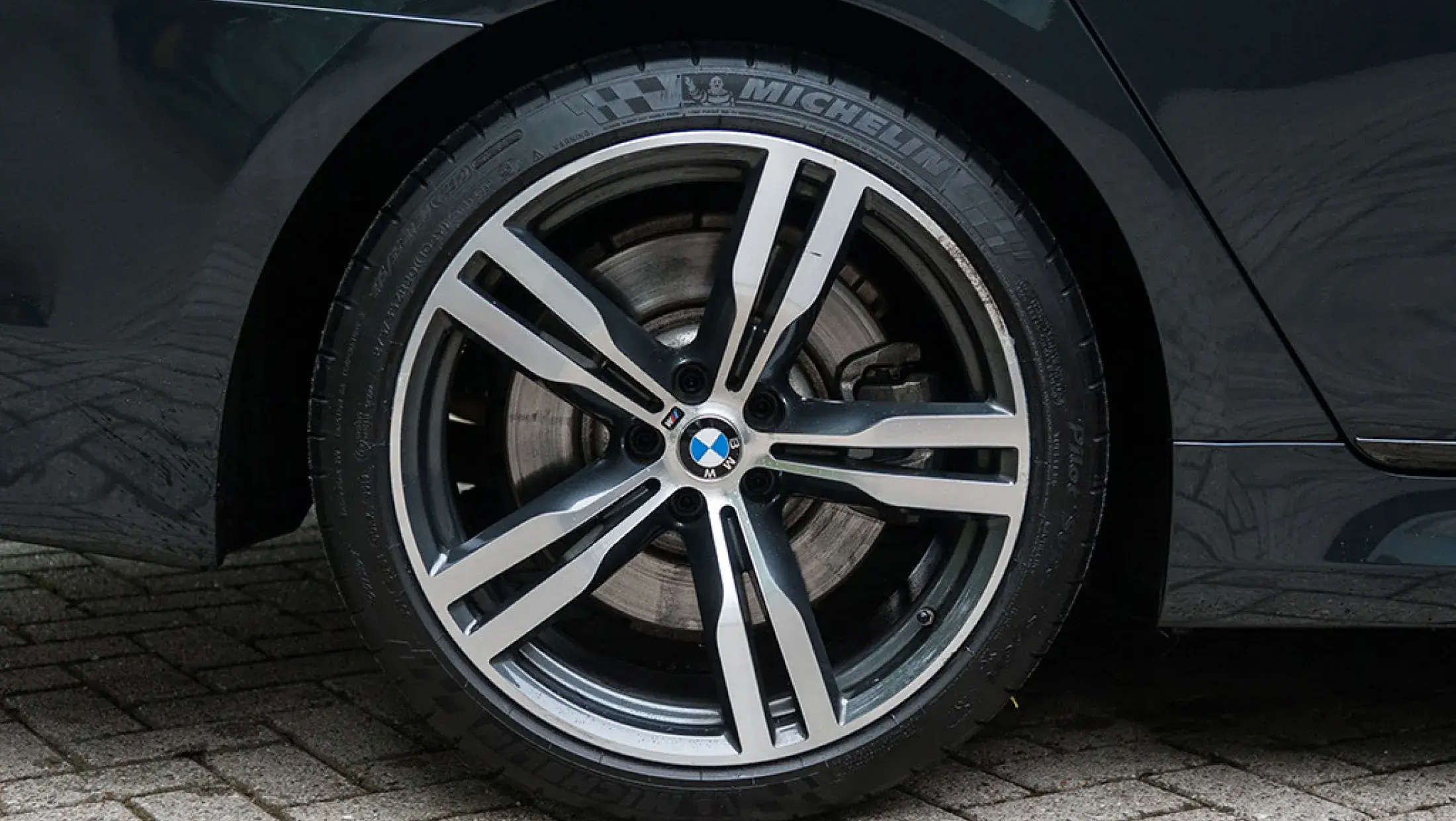 BMW 750Li xDrive M-Sport Singapur Grau Exklusivleder Nappa G12 Bergwerff