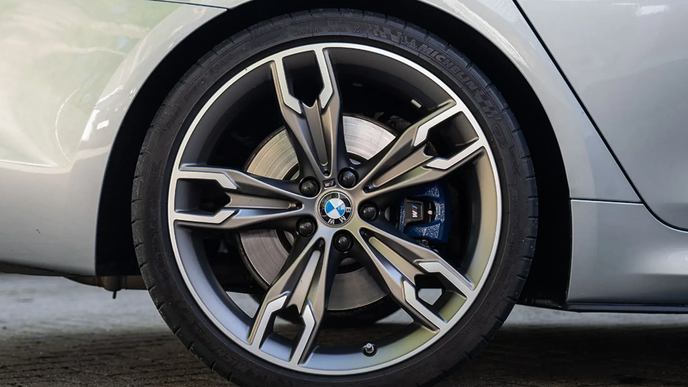 BMW M550i xDrive Individual Pure Metal Silver Full-Option Exklusivleder Nappa Schwarz G30 Bergwerff