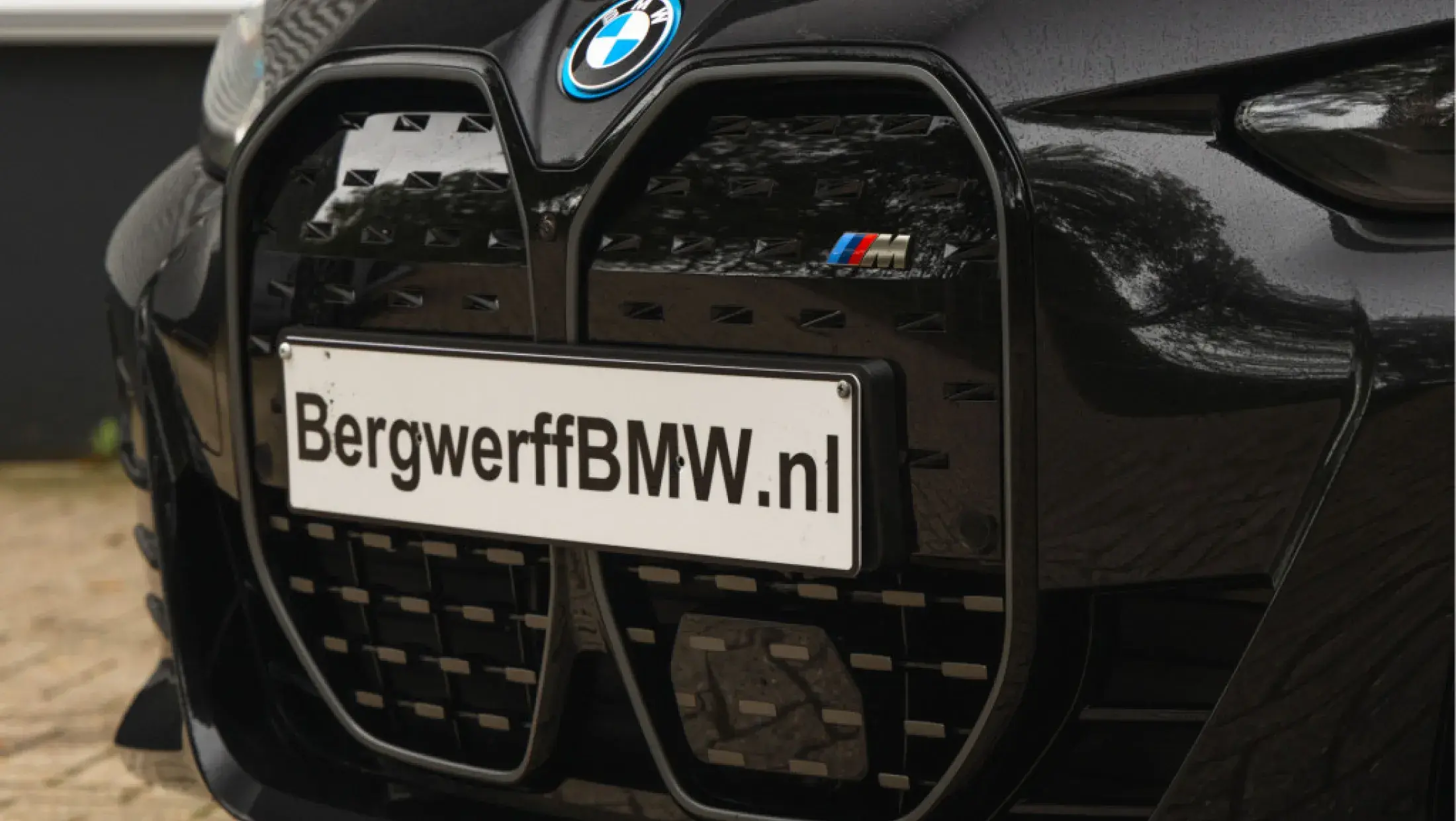 BMW i4 M50 Saphirschwarz Metallic 9