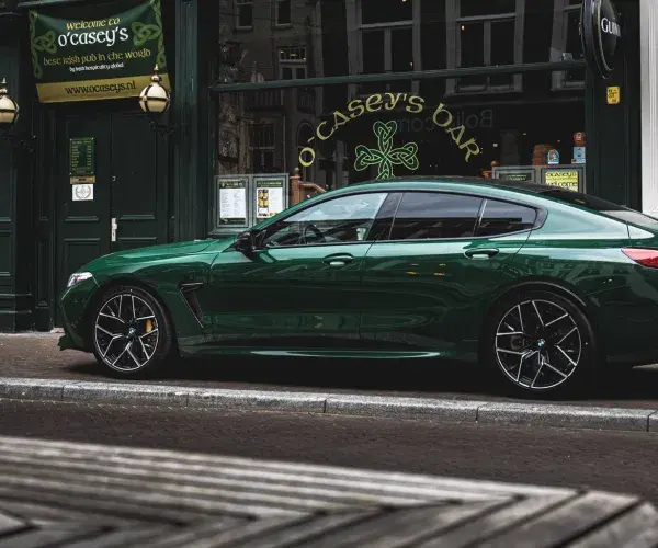 St. Patrick's Day vieren met een BMW M8 Gran Coupé Competition!