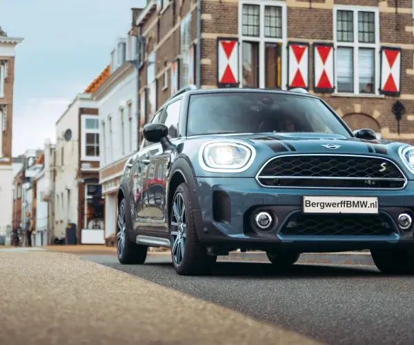 MINI Countryman Cooper SE MINI Yours Leer Lounge Carbon Black Sage Groen Metallic