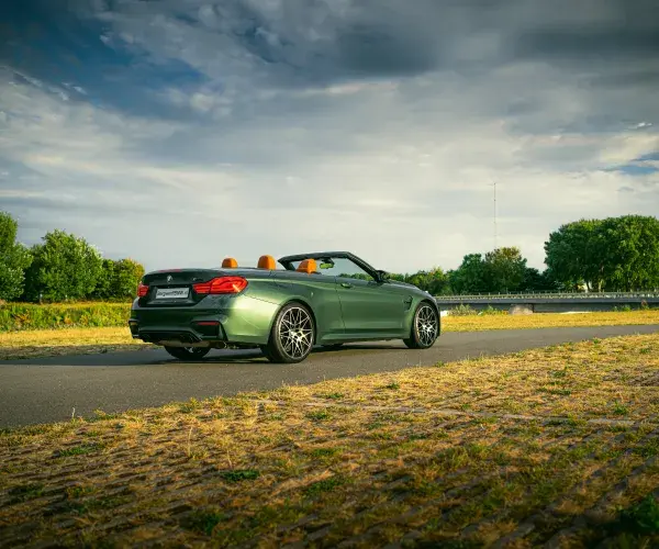 BMW M4 Competition Cabrio Individual Special Request Lakkleur Malachite Green metallic Individual volleder Gold Braun