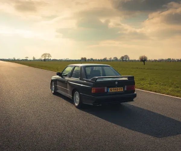 BMW E30 M3 Diamond Black Metallic Handgeschakeld first hand 1988 low mileage 