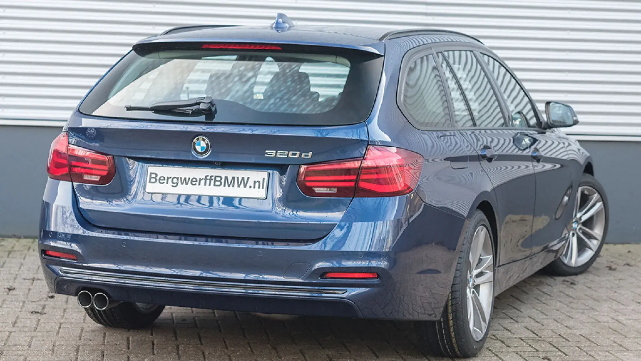 BMW 320d Touring F31 LCI Mediterranblau Dakota Schwarz Leder Bergwerff