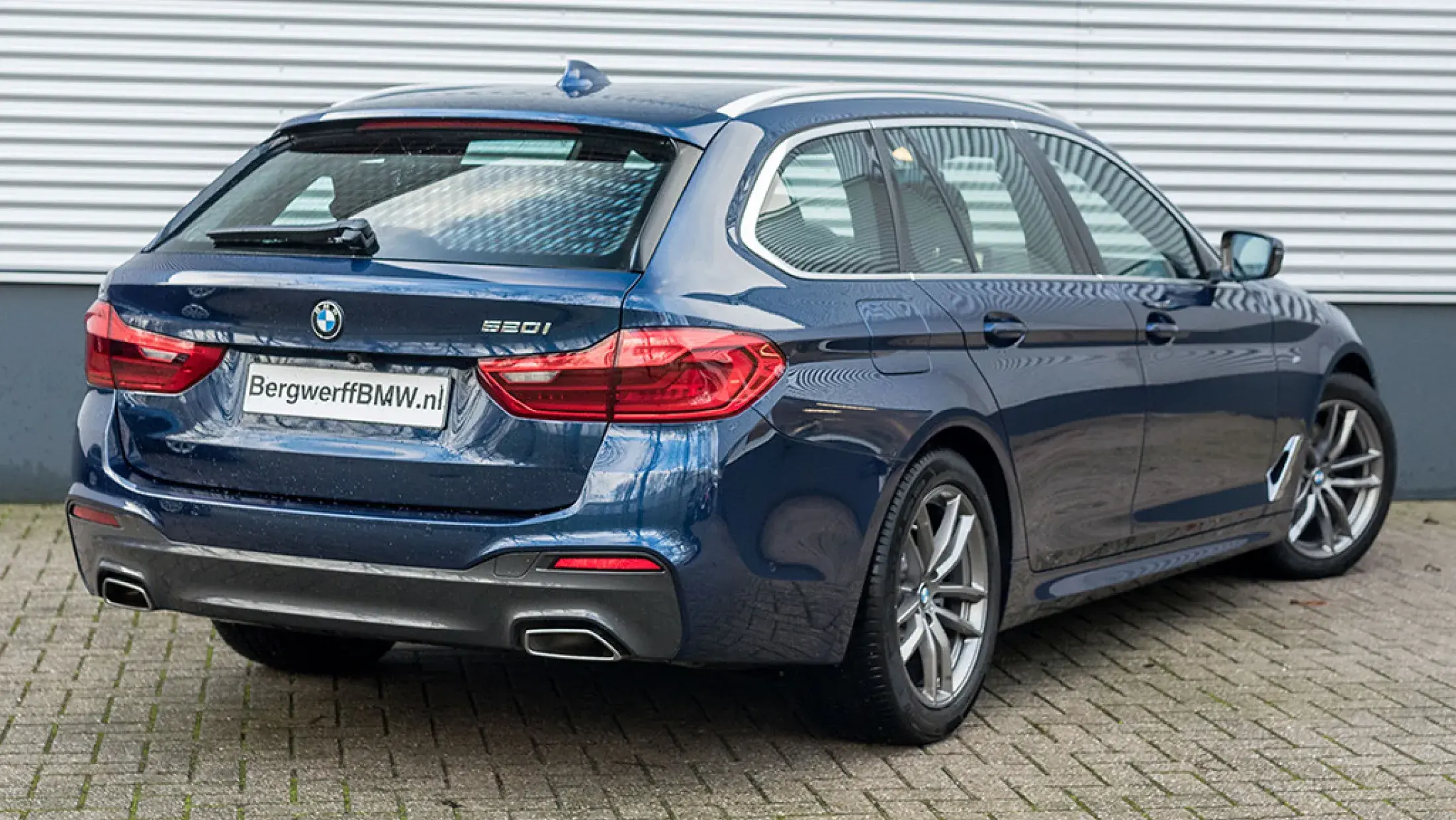 BMW 520i Touring High Executive M-Sport Mediterranblau G31 Bergwerff