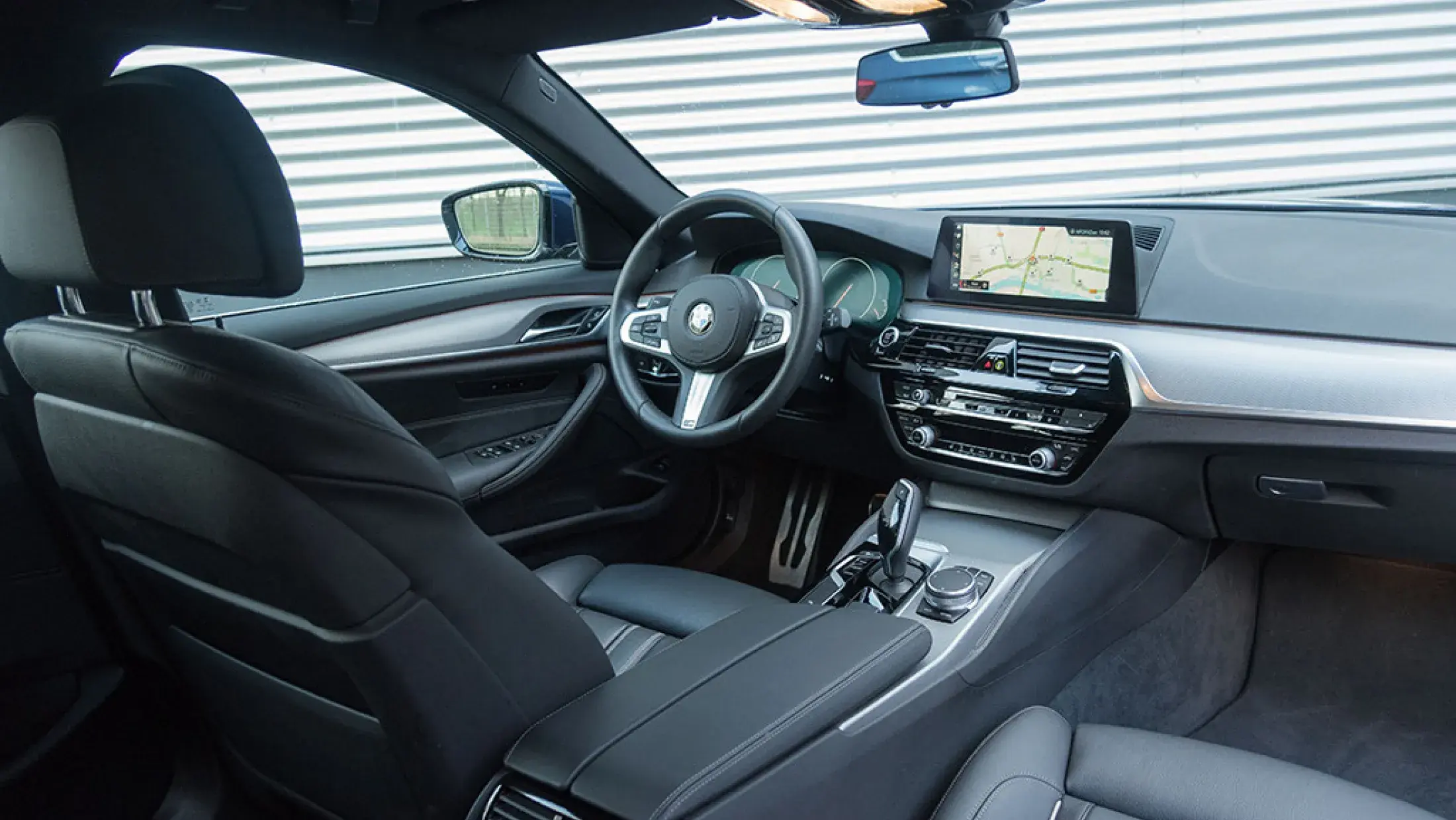 BMW 520i Touring High Executive M-Sport Mediterranblau G31 Bergwerff