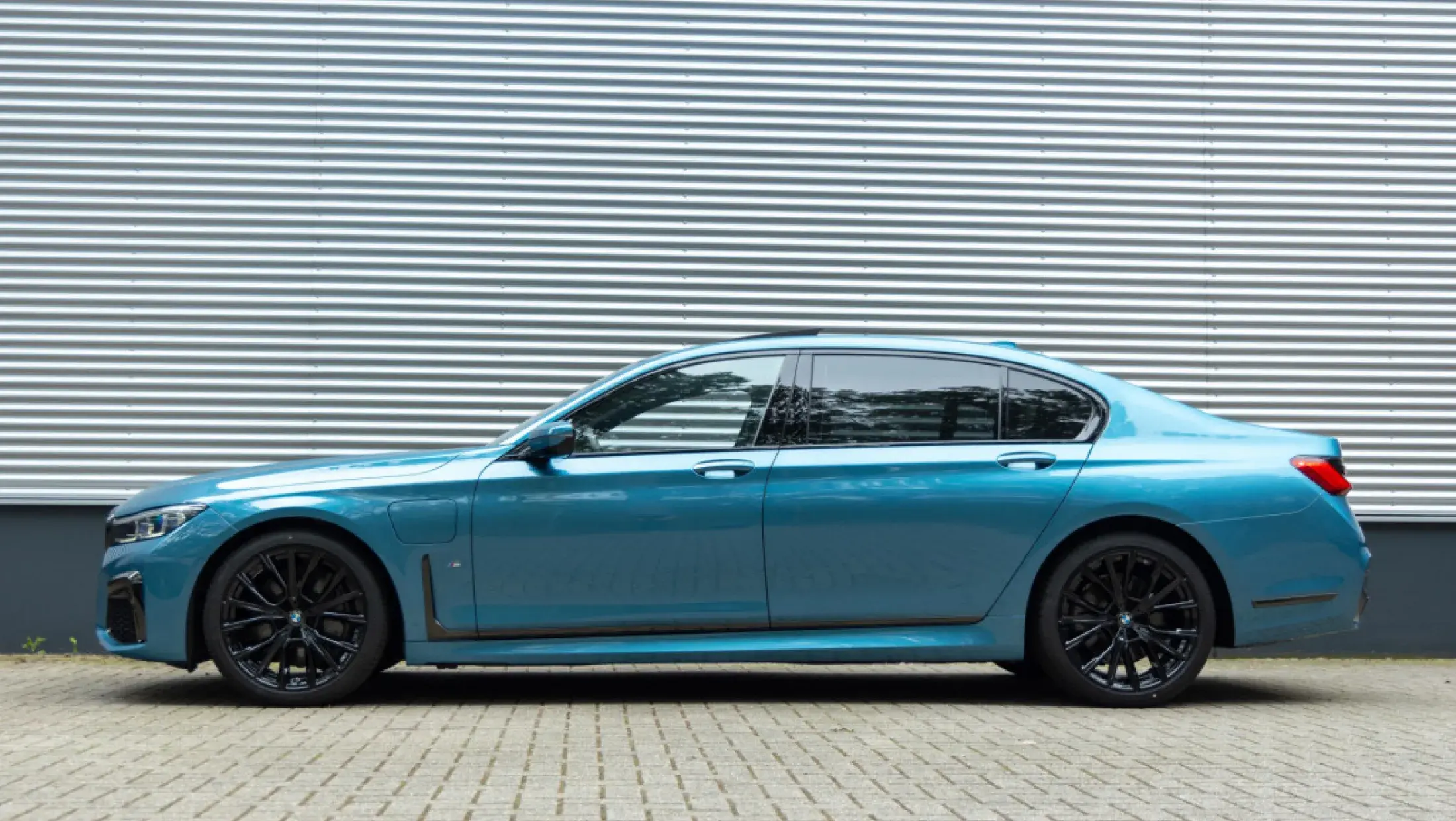 BMW 7-serie 745Le xDrive Individual Maldives Blue G12 Bergwerff