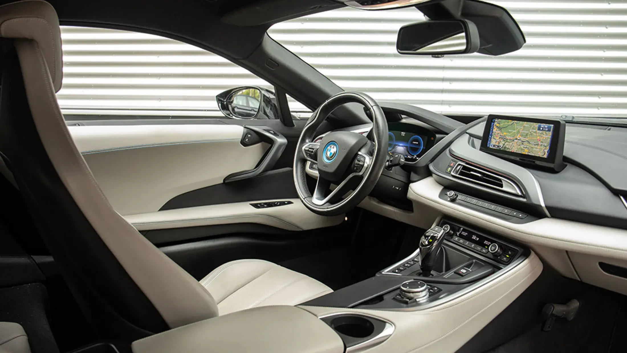 BMW i8 1.5 Kristallweiss Spheric Carumgra I12 Bergwerff