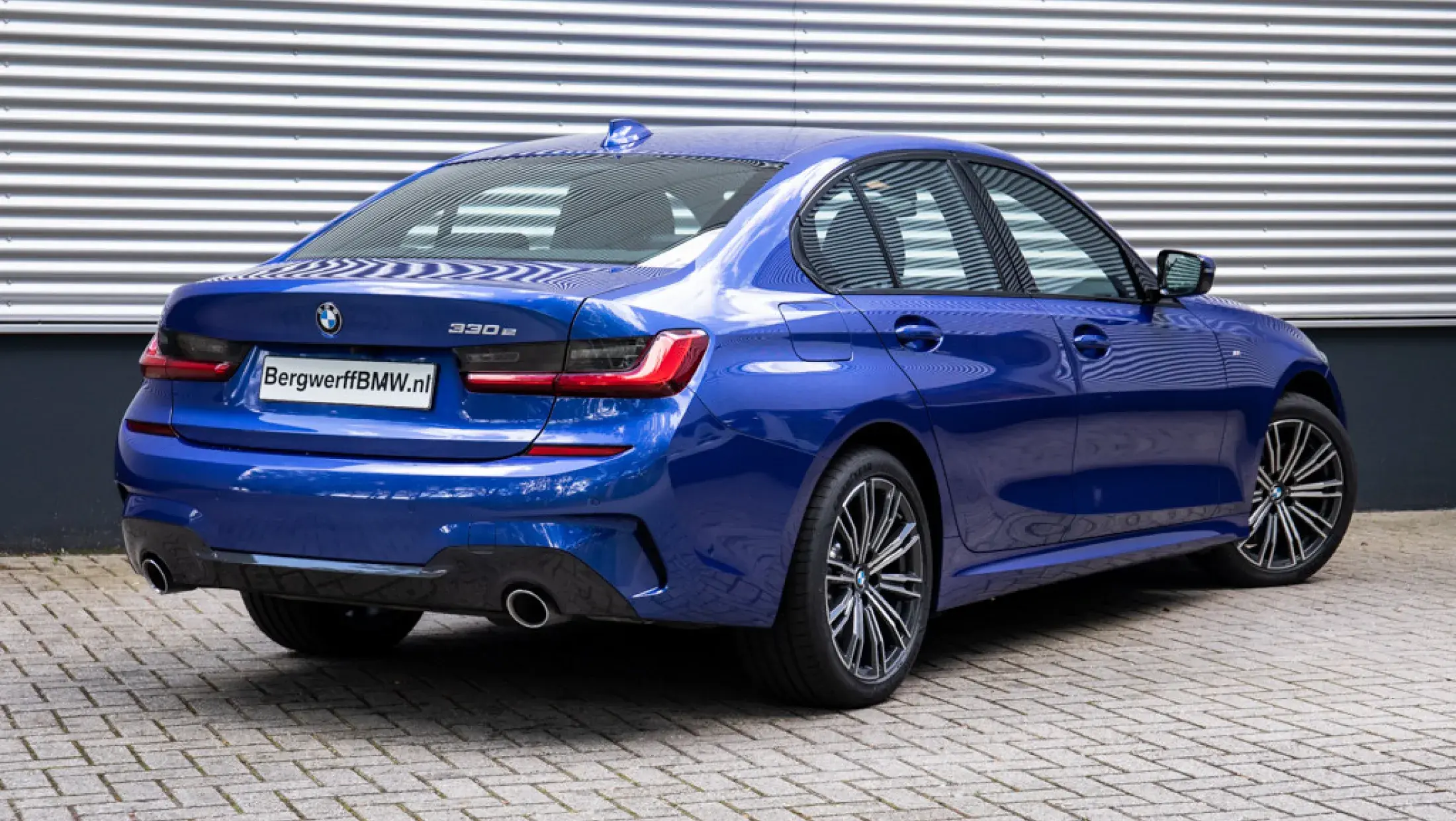 BMW 330e High Executive M-Sport Portimao Blau G20 Bergwerff