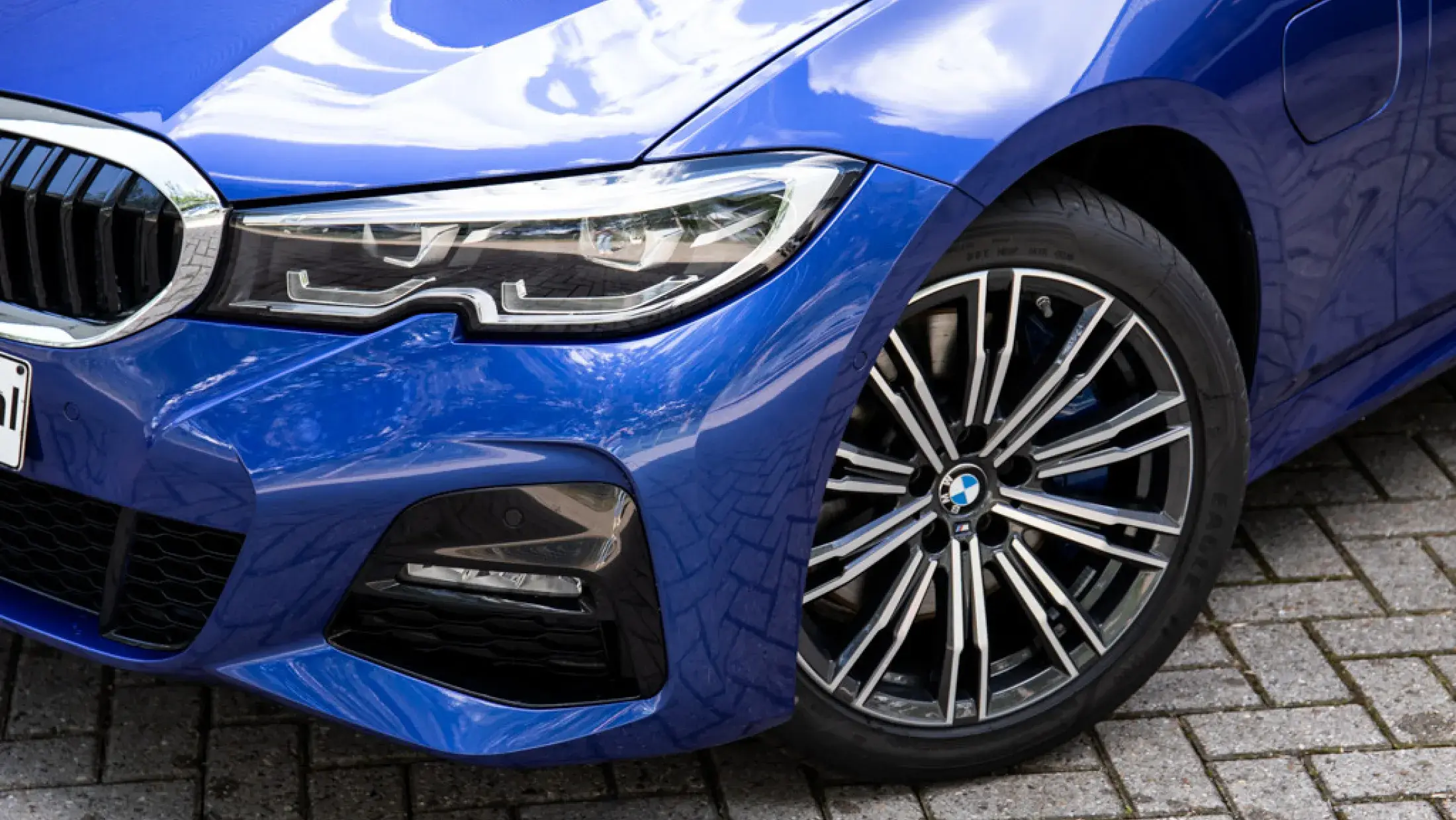 BMW 330e High Executive M-Sport Portimao Blau G20 Bergwerff