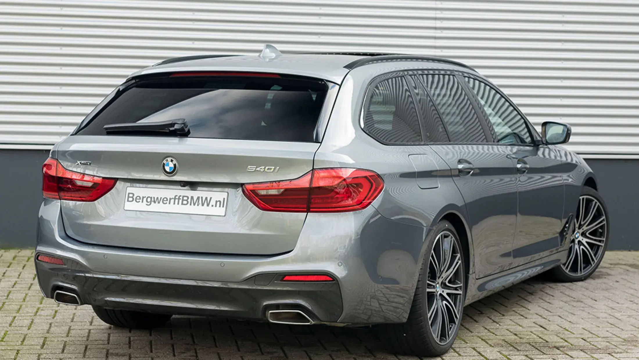 BMW 540i Touring xDrive High Executive M-Sport Bluestone metallic G31 Bergwerff