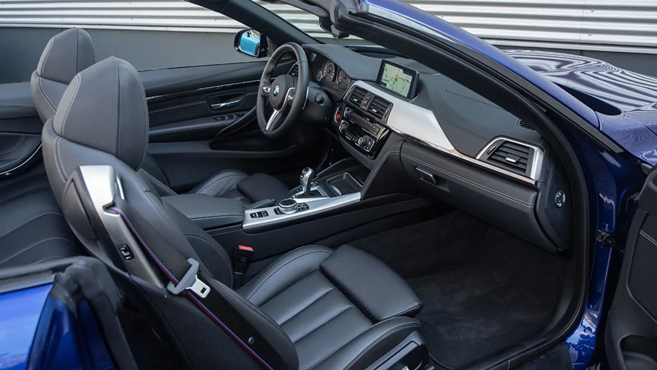 BMW M4 Cabrio San Marino Blau Volleder Merino Schwarz F83 Bergwerff