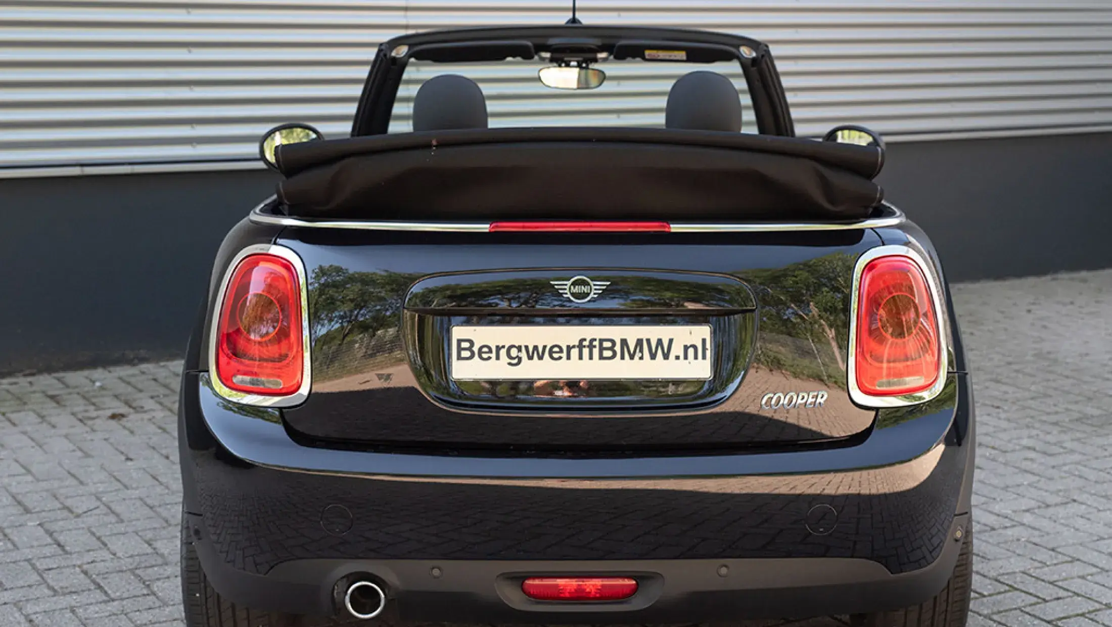 MINI Cooper Cabrio 1.5 Pepper Midnight Black F57 Bergwerff