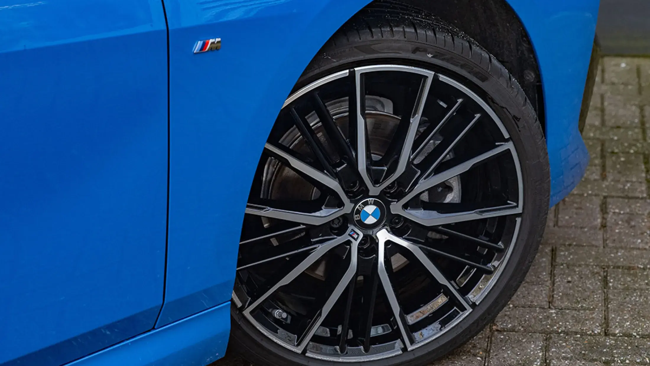 BMW 218i Gran Coupe Misano Blau Metallic Stof Trigon Sensatec Schwarz F44 Harman Kardon