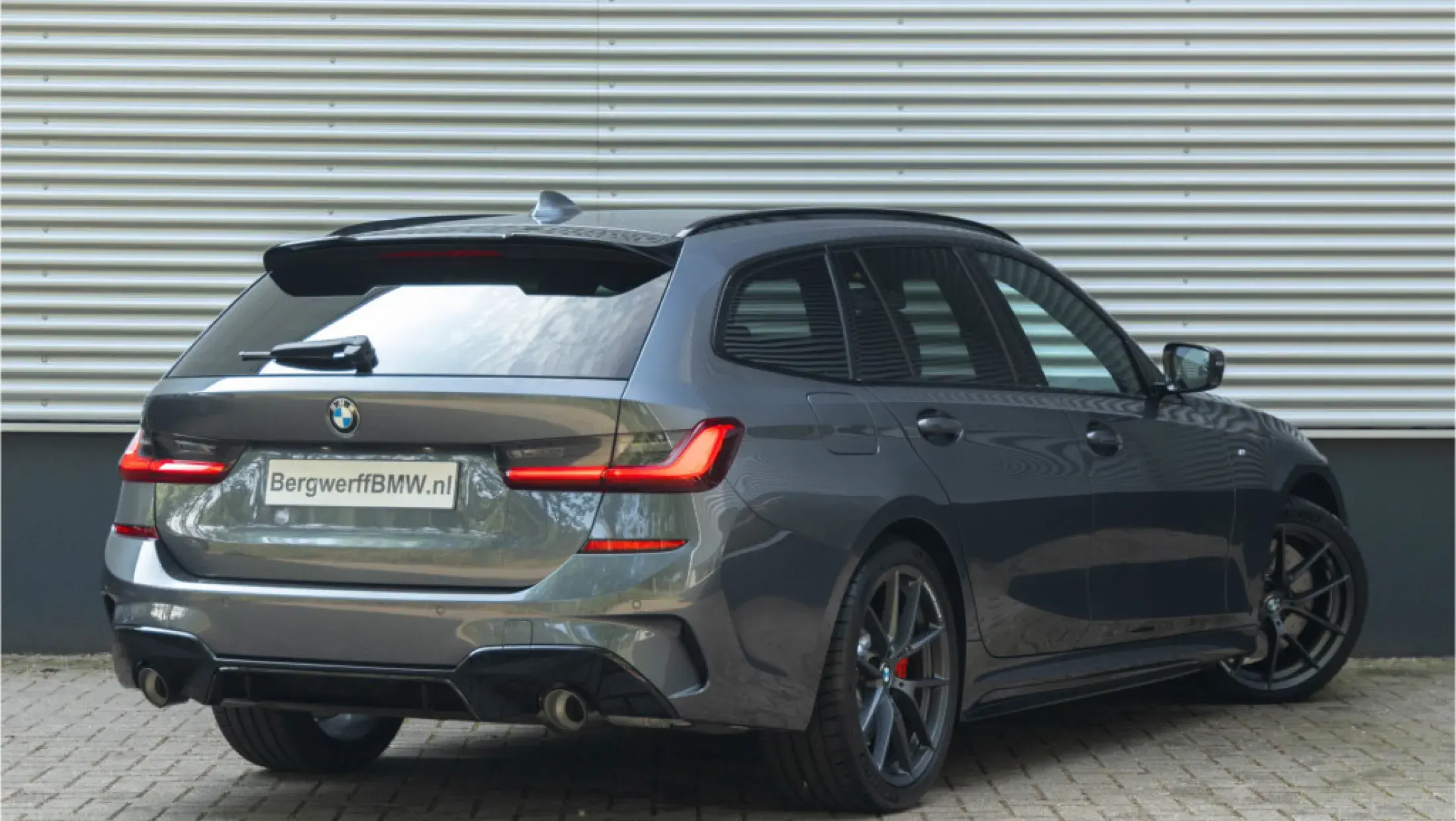 BMW 320i Touring G21 M Performance Mineral Grau Alcantara Sensatec Schwarz