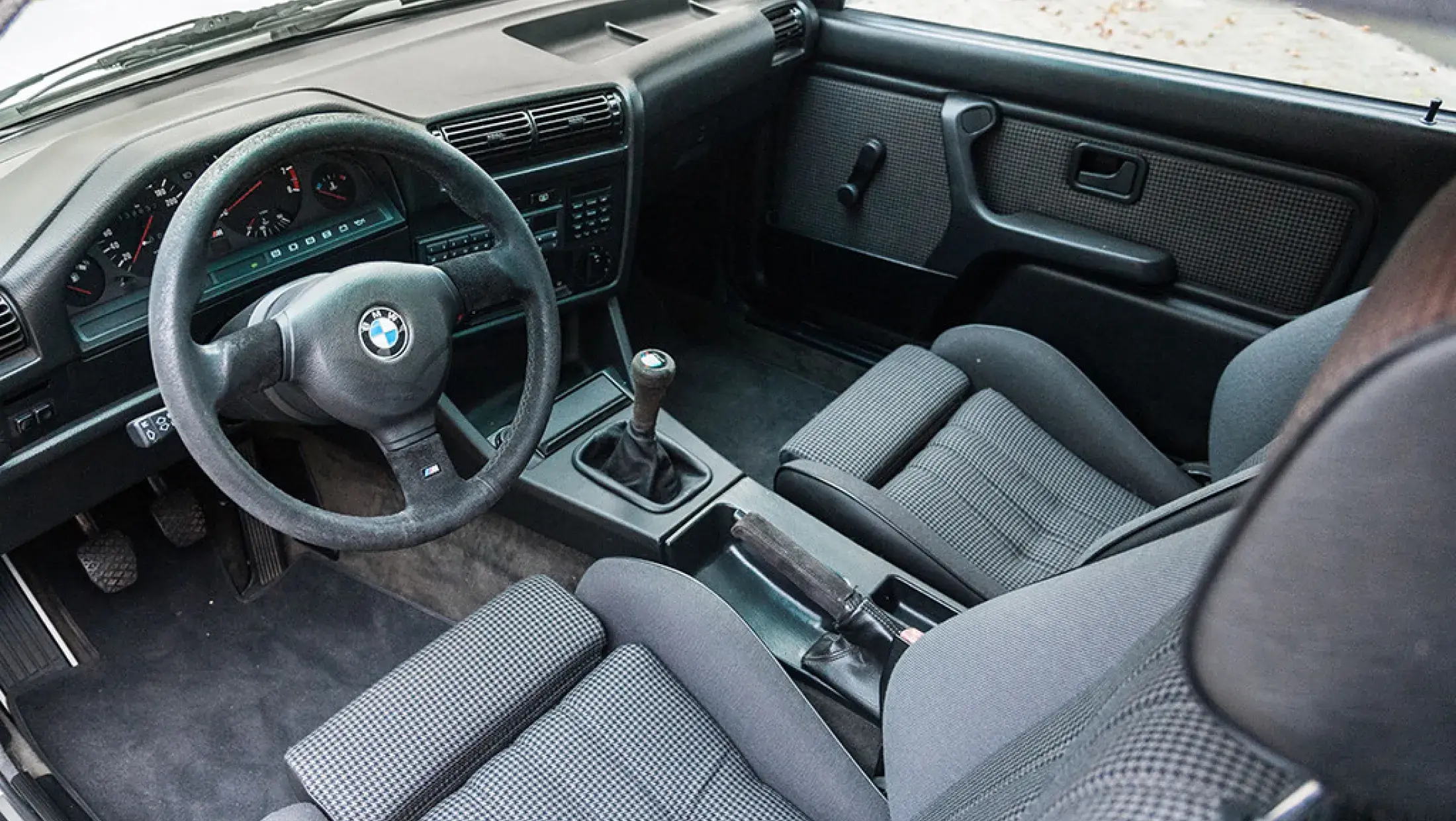 BMW M3 E30 Sharknose Manual handgeschakeld Alpin weiss classic Bergwerff