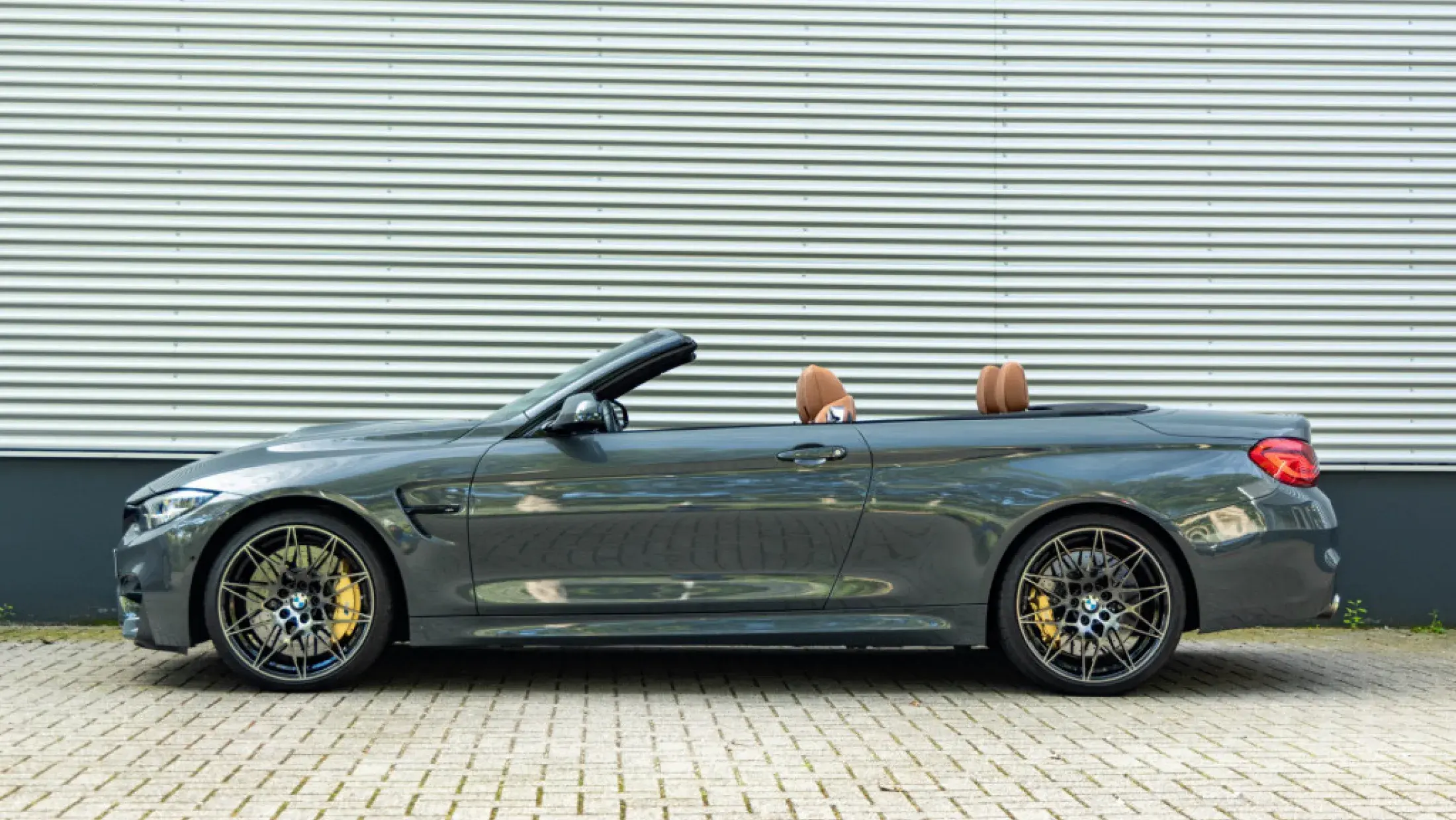 BMW M4 Competition Cabrio BMW Individual Special Request Grigio Telesto lederen bekleding Amarobraun