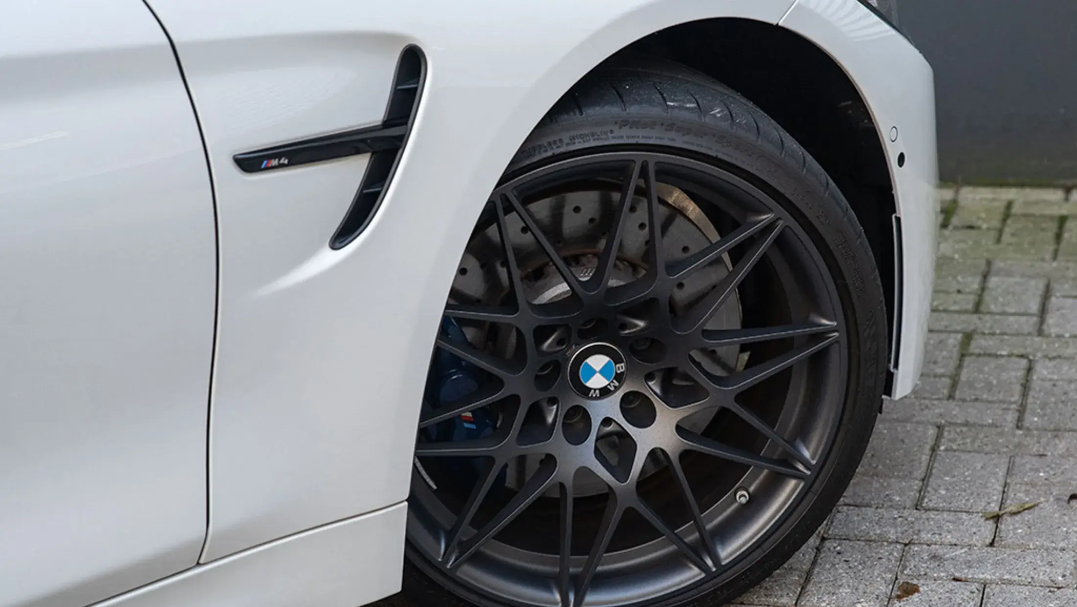 BMW M4 Competition Cabrio F83 Mineral White Metallic Volleder merino schwarz M Drivers package