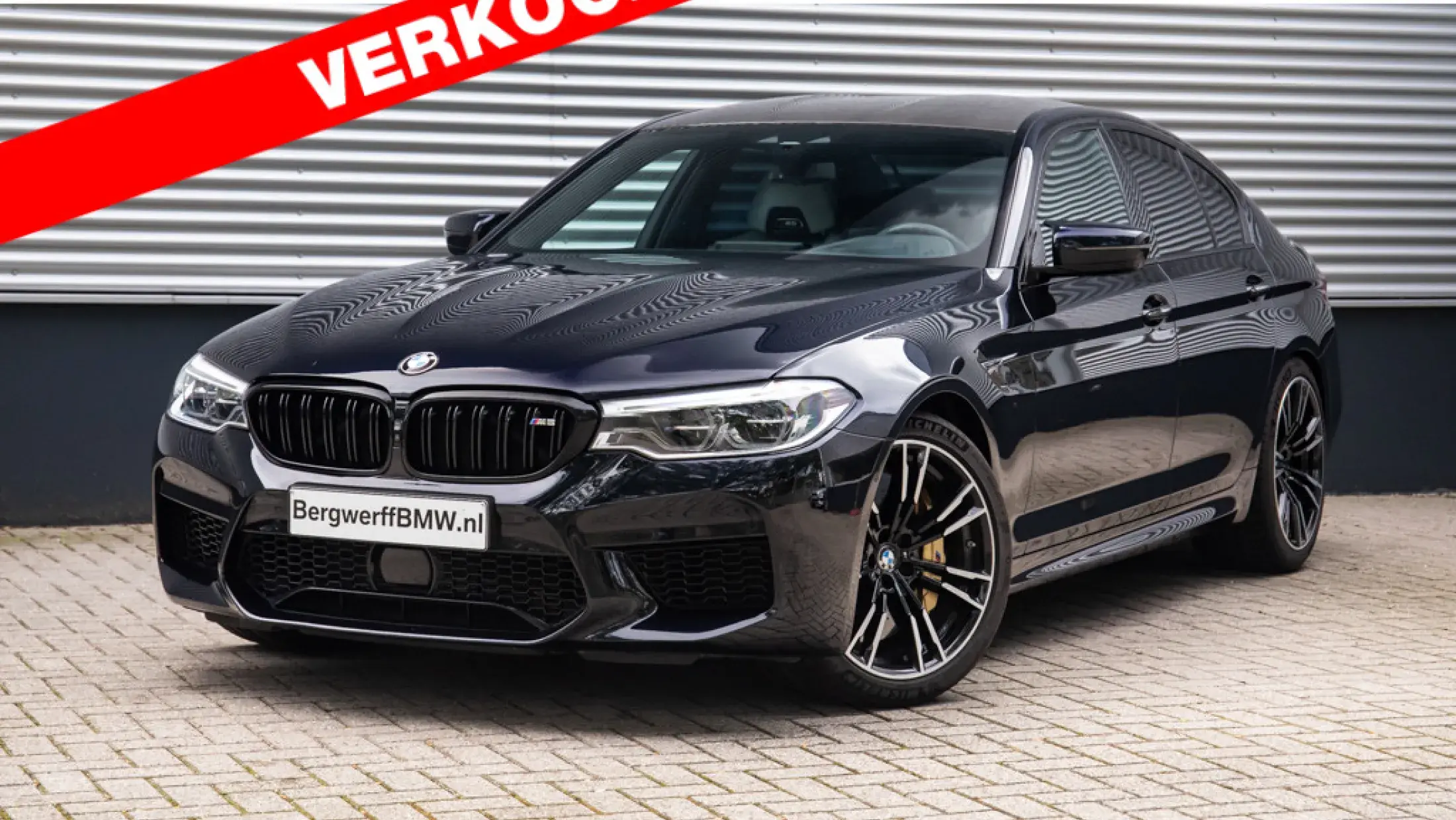 BMW M5 Sedan Carbon Brakes Akrapovic Volleder Merino Silverstone II Azuritschwarz F90 Bergwerff