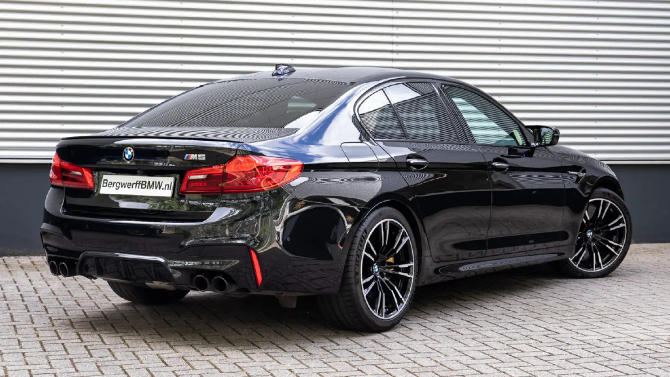 BMW M5 Volleder Merino Schwarz Carbon Brakes Saphirschwarz Metallic F90 Bergwerff