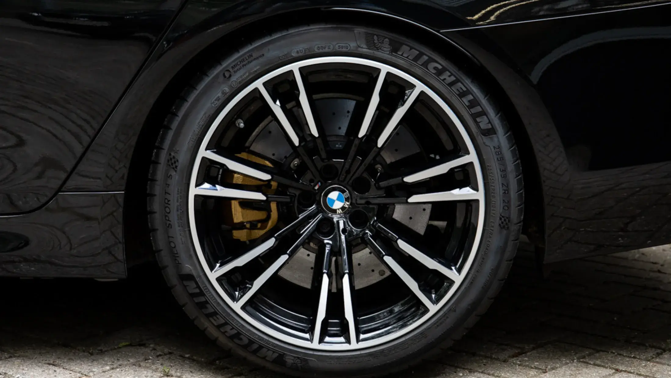 BMW M5 Volleder Merino Schwarz Carbon Brakes Saphirschwarz Metallic F90 Bergwerff