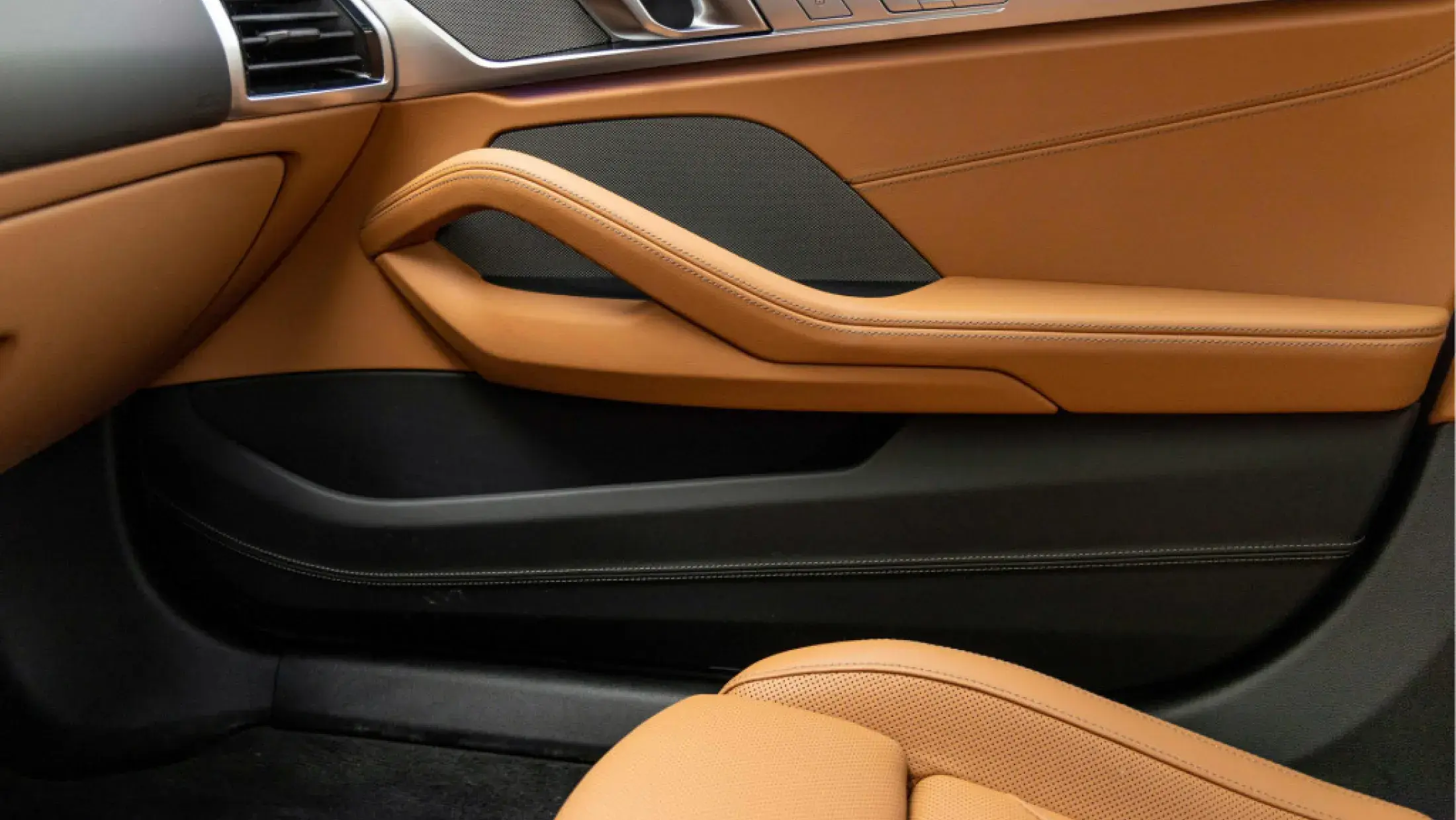 BMW M850i Gran Coupe Individual Pure Metal Silver G16 Individual Vollederen bekleding Merino Cognac