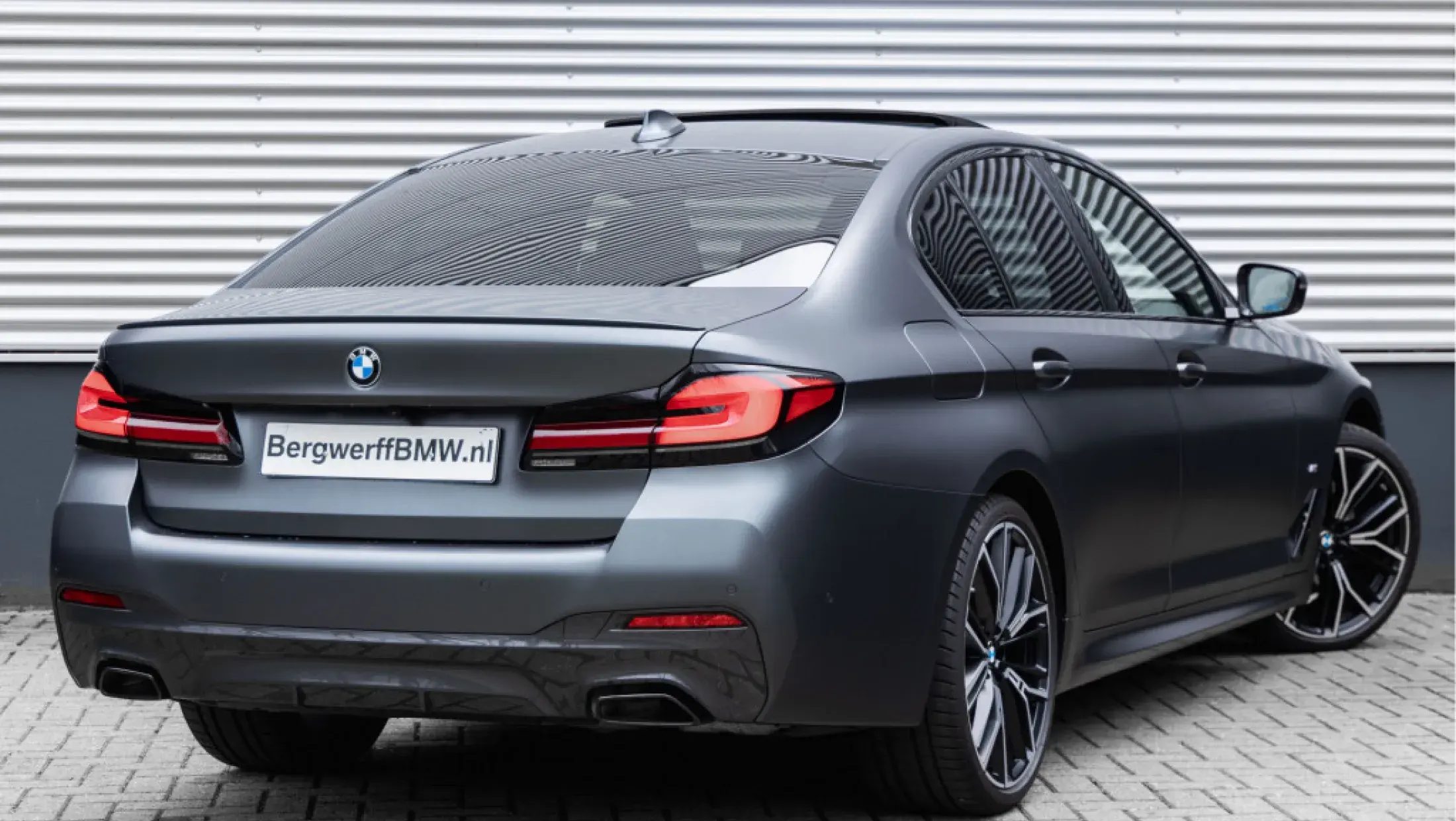 BWM 530i Sedan G30 LCI BMW Individual Frozen Dark Grey BMW Individual vollederen bekleding Tartufo