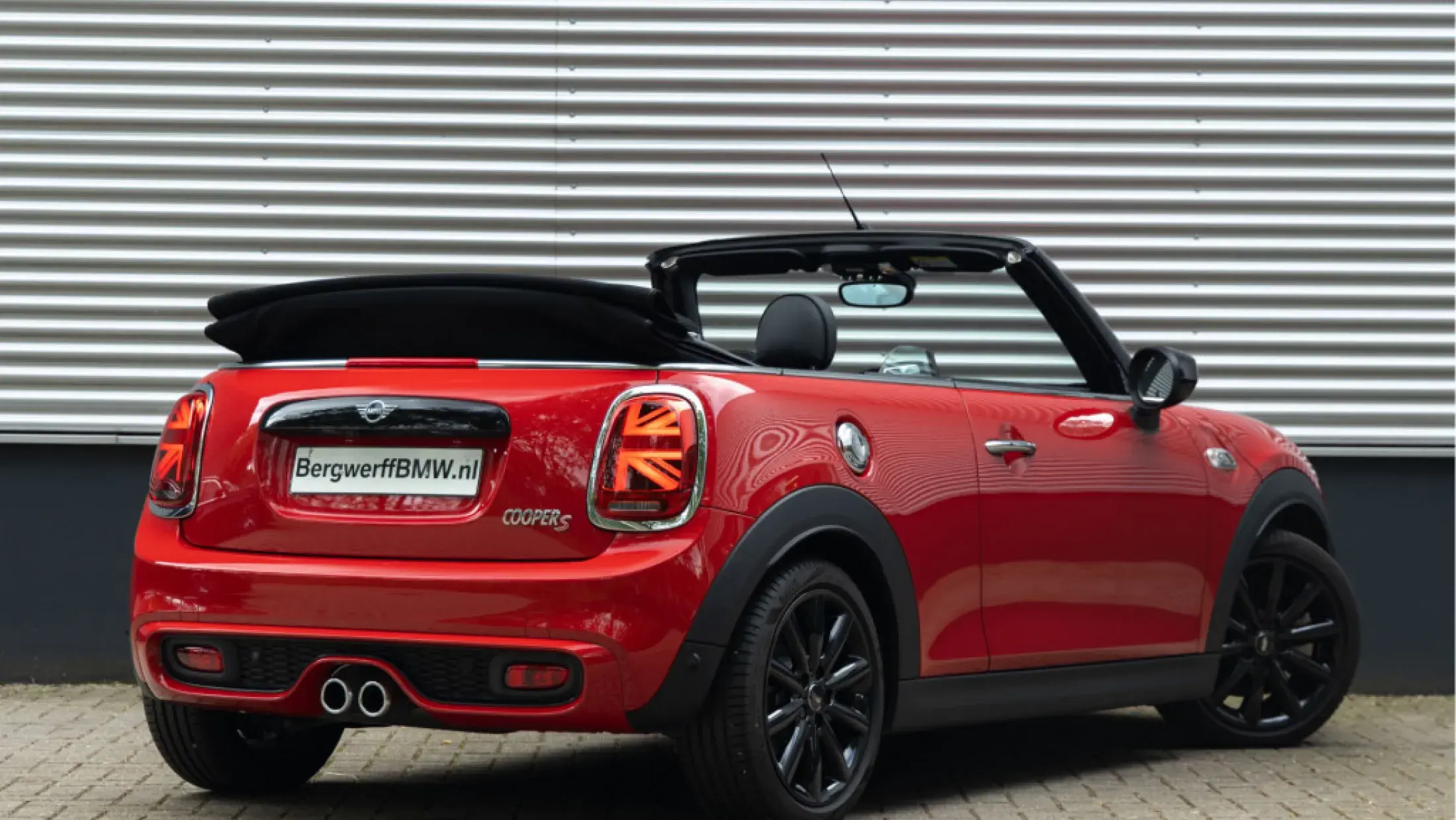 MINI Cooper S Chili Cabrio F57 Chili red MINI Yours Leer Lounge Carbon Black