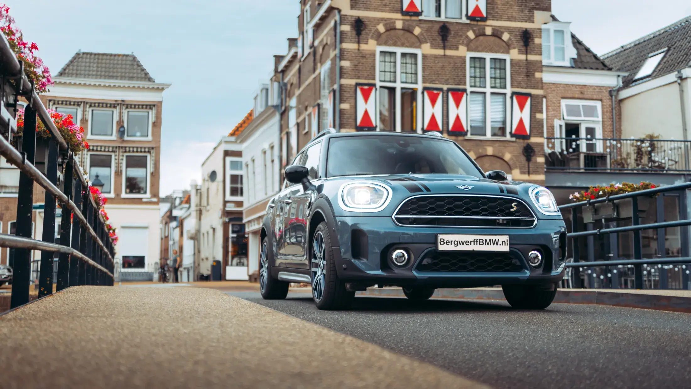 MINI Countryman Cooper SE MINI Yours Leer Lounge Carbon Black Sage Groen Metallic