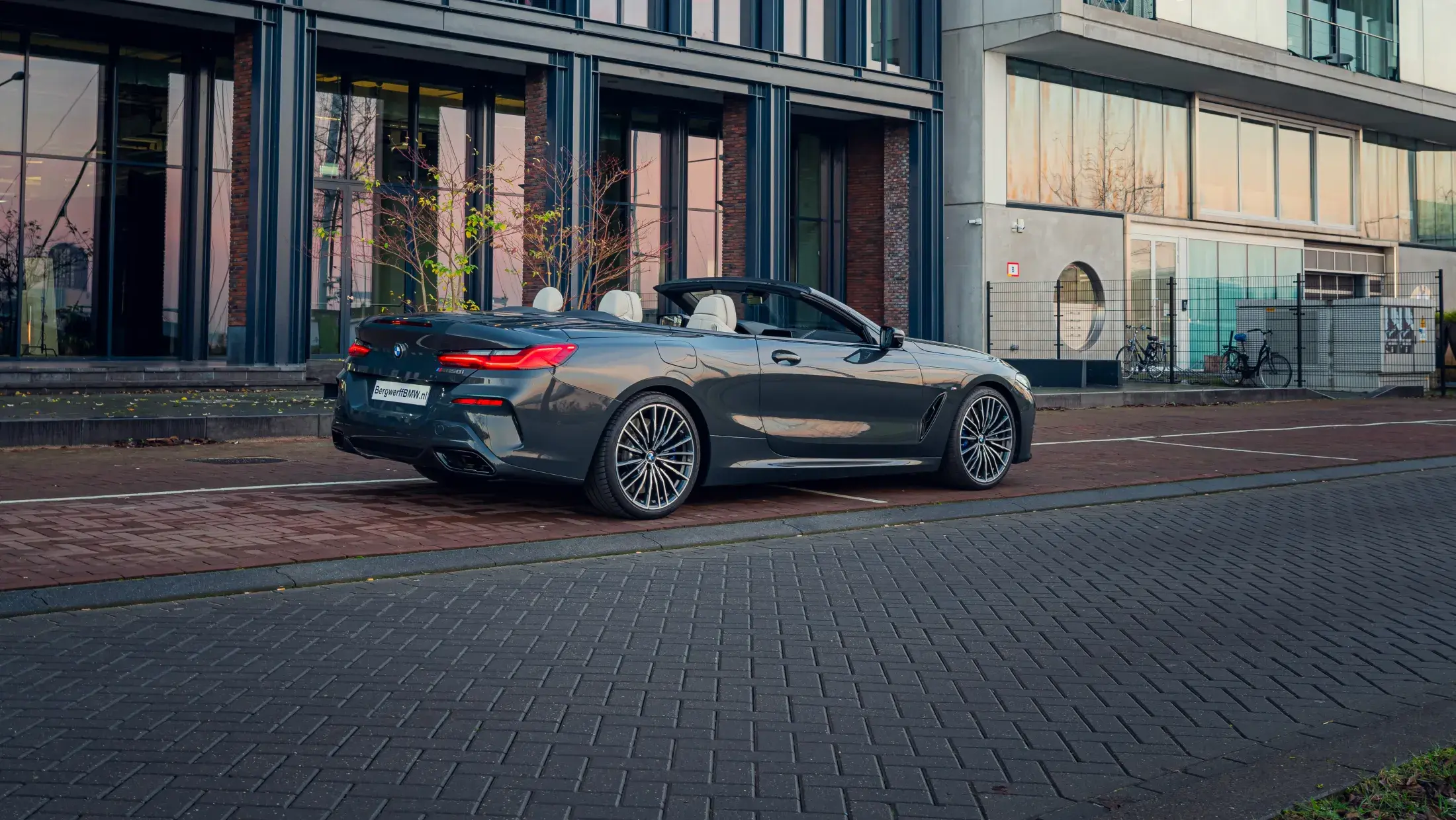 BMW M850i Cabrio G14 BMW Individual uitgebreid lederen bekleding Merino Elfenbeinweiss Dravitgrau metallic