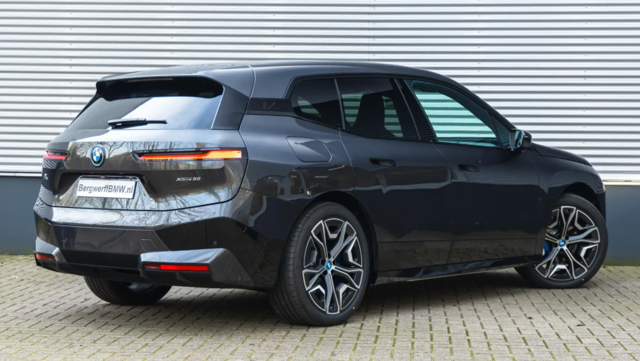 BMW iX xDrive50 i20 Sophistograu Interieurdesign Suite Amido Electric 2021