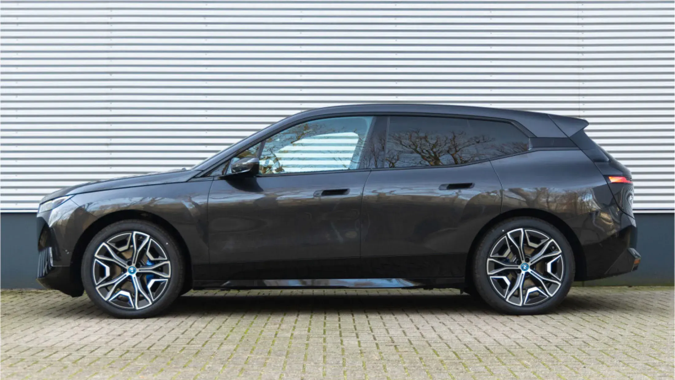 BMW iX xDrive50 i20 Sophistograu Interieurdesign Suite Amido Electric 2021