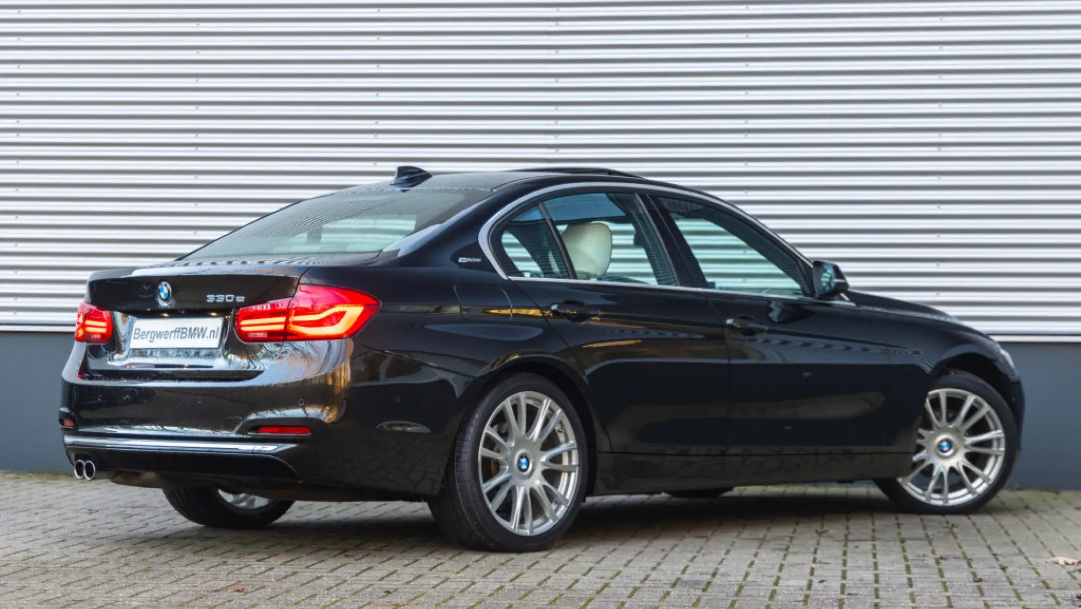 BMW 330e F30 Sedan Citrin Black Pearl BMW Individual erweiterte Lederausstattung Opalweiss 