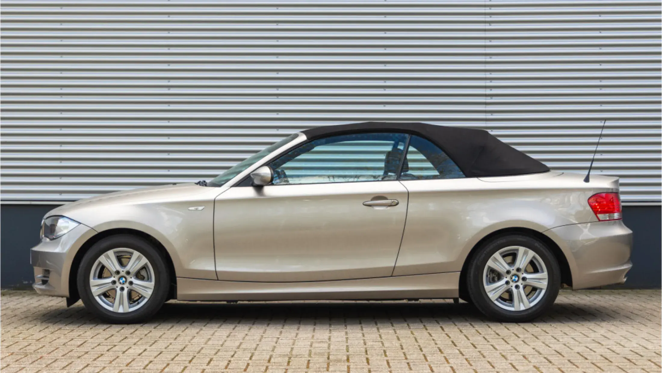 BMW 118i Cabrio E88 Kashmirsilber cashmere silver 2008 Manual handgeschakeld Boston schwarz leder