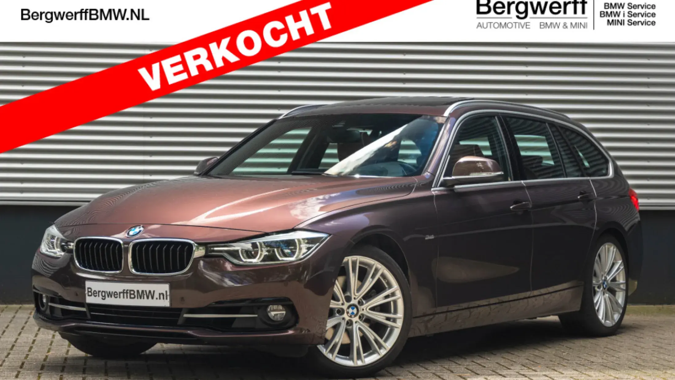 BMW 3-serie Touring 330i Individual Lak + Leder - Panorama - Memoryzetels - Head-up - Trekhaak 1