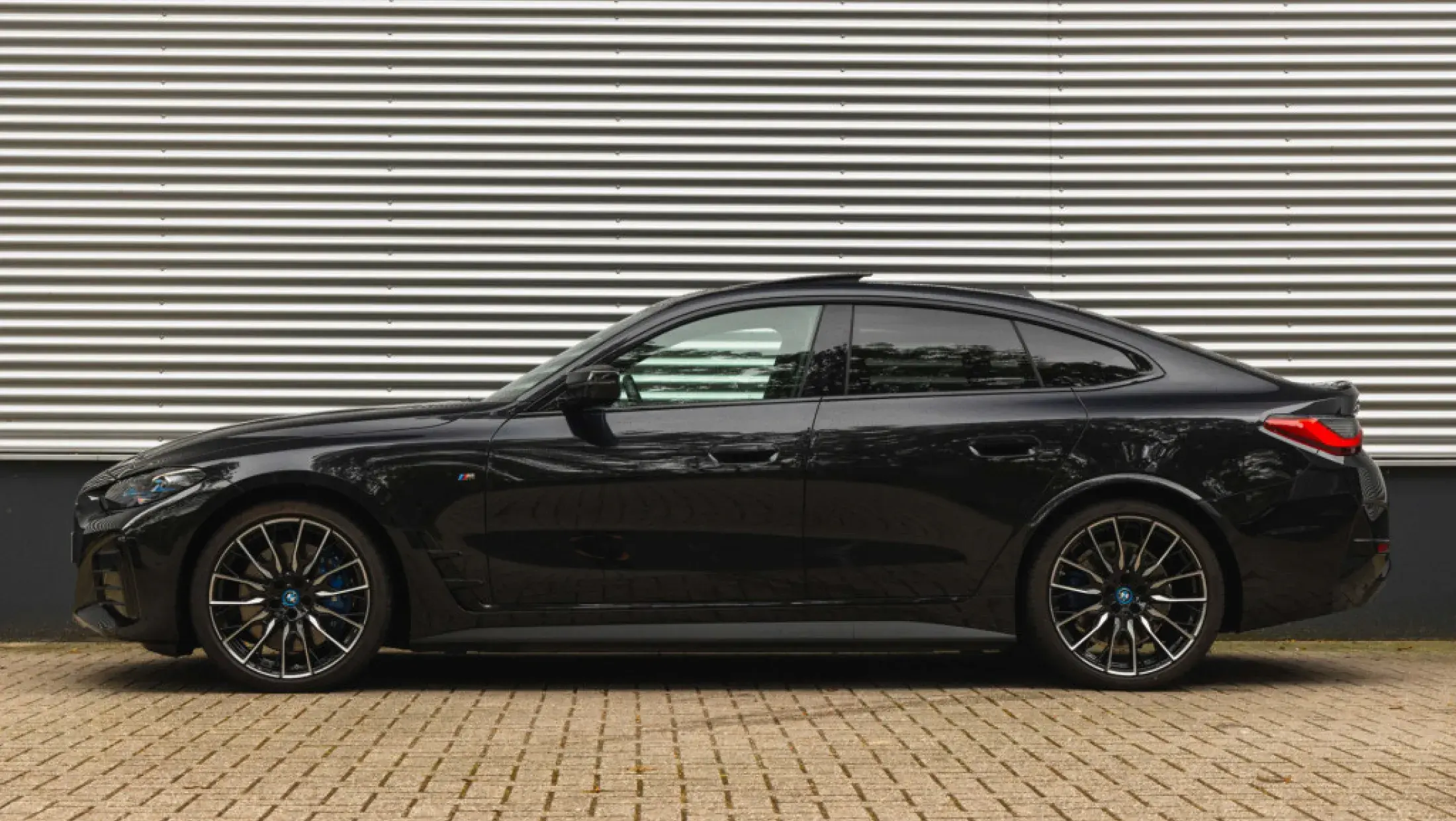 BMW i4 M50 Saphirschwarz Metallic 7