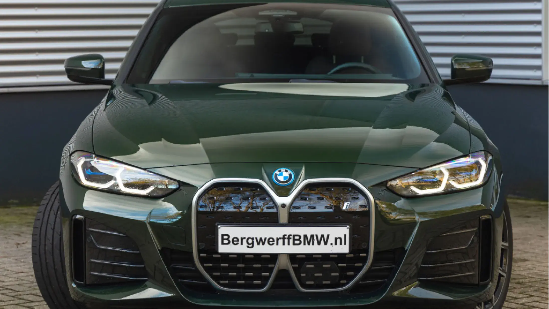 BMW i4 eDrive40 Sanremo Green 6