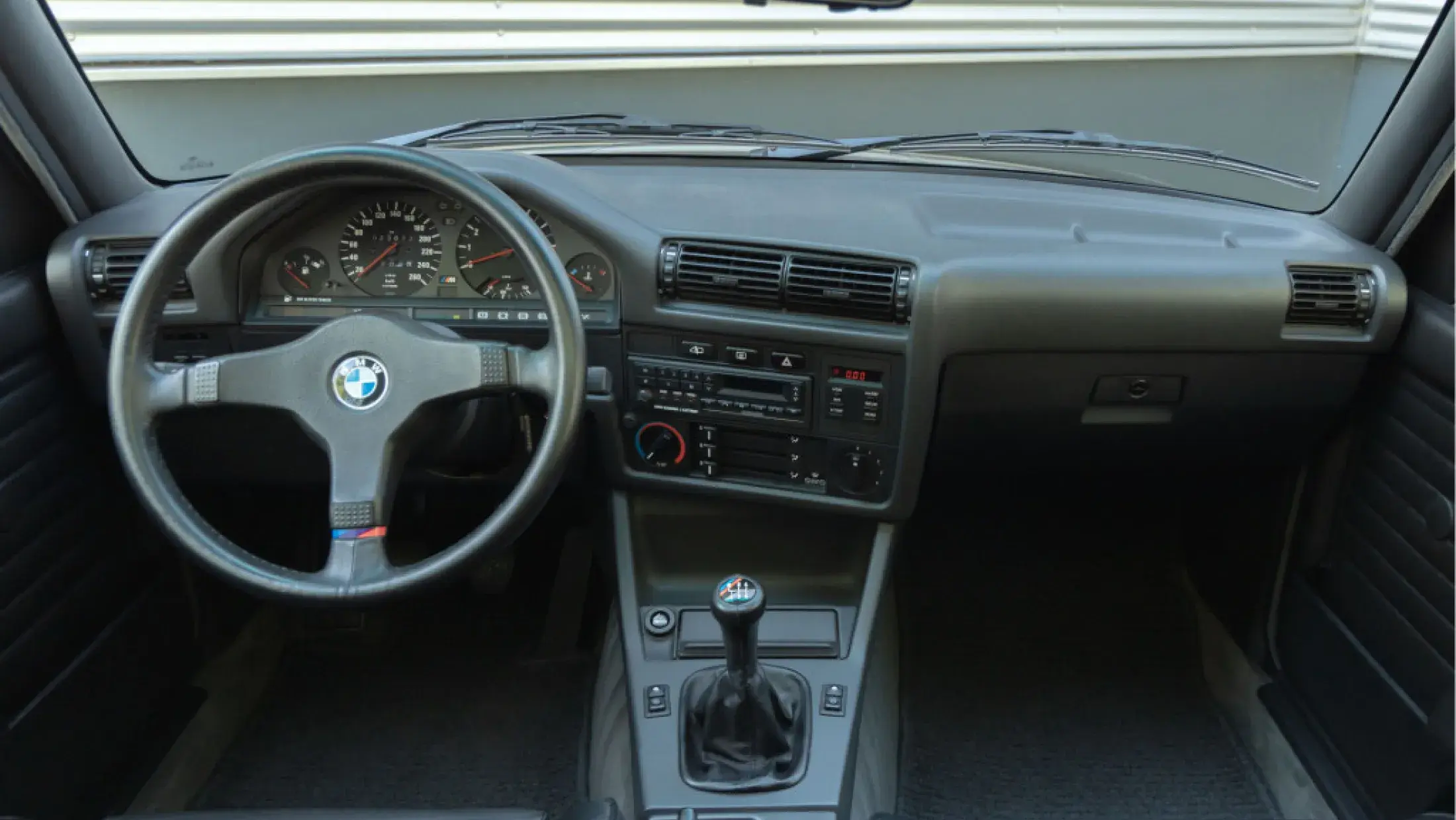 BMW E30 M3 Diamond Black Metallic Handgeschakeld first hand 1988 low mileage