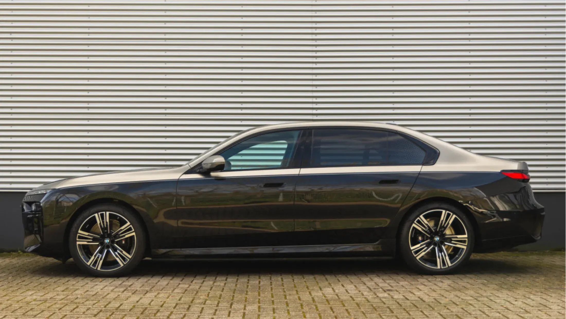 BMW i7 xDrive60 M Sport Pro Two Tone G70 BMW Individual Leder Merino Exclusief Schwarz Electric