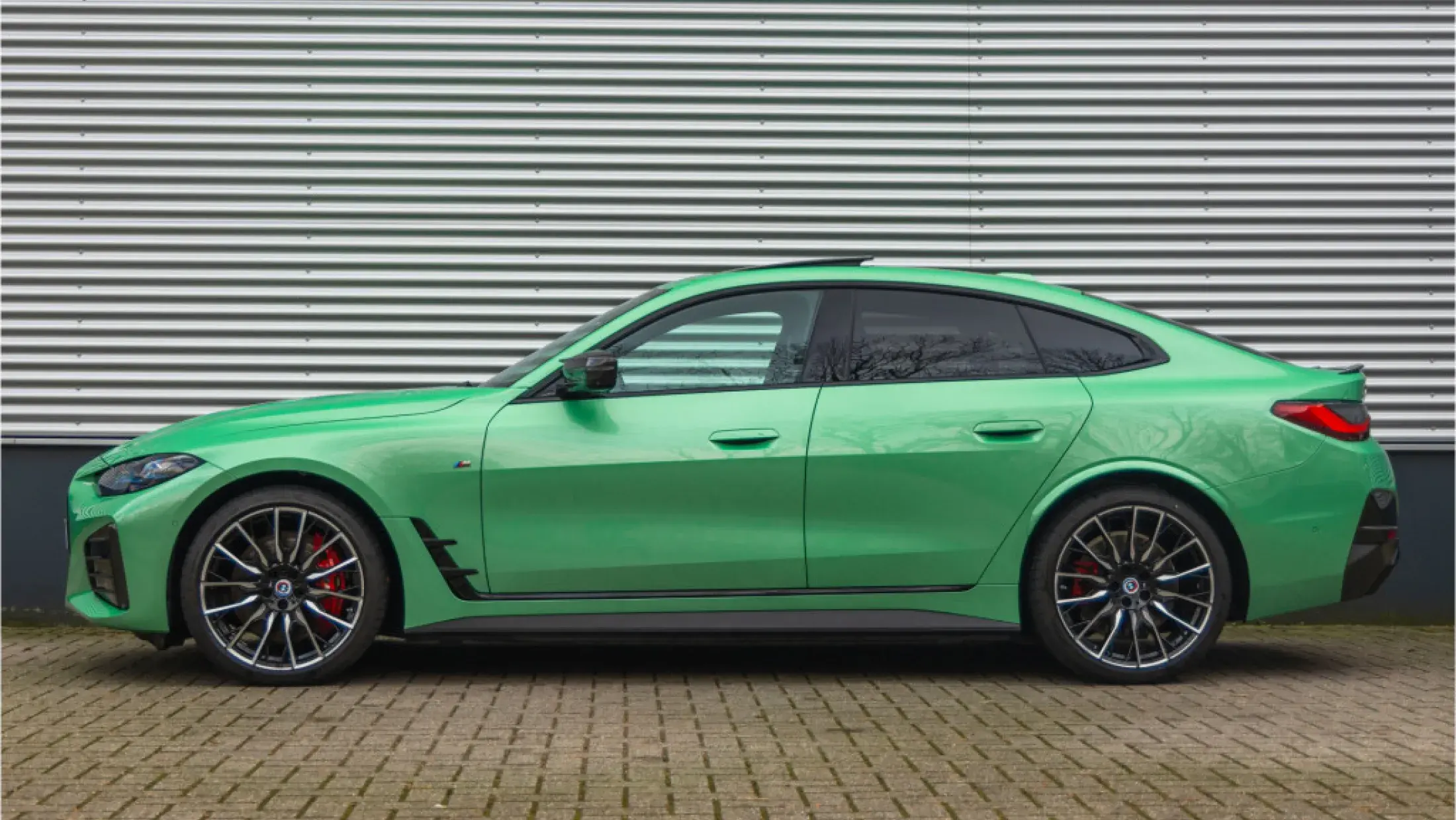 BMW i4 M50 Individual Special Request Lakkleur Fame Green Metallic G26 Gran Coupe