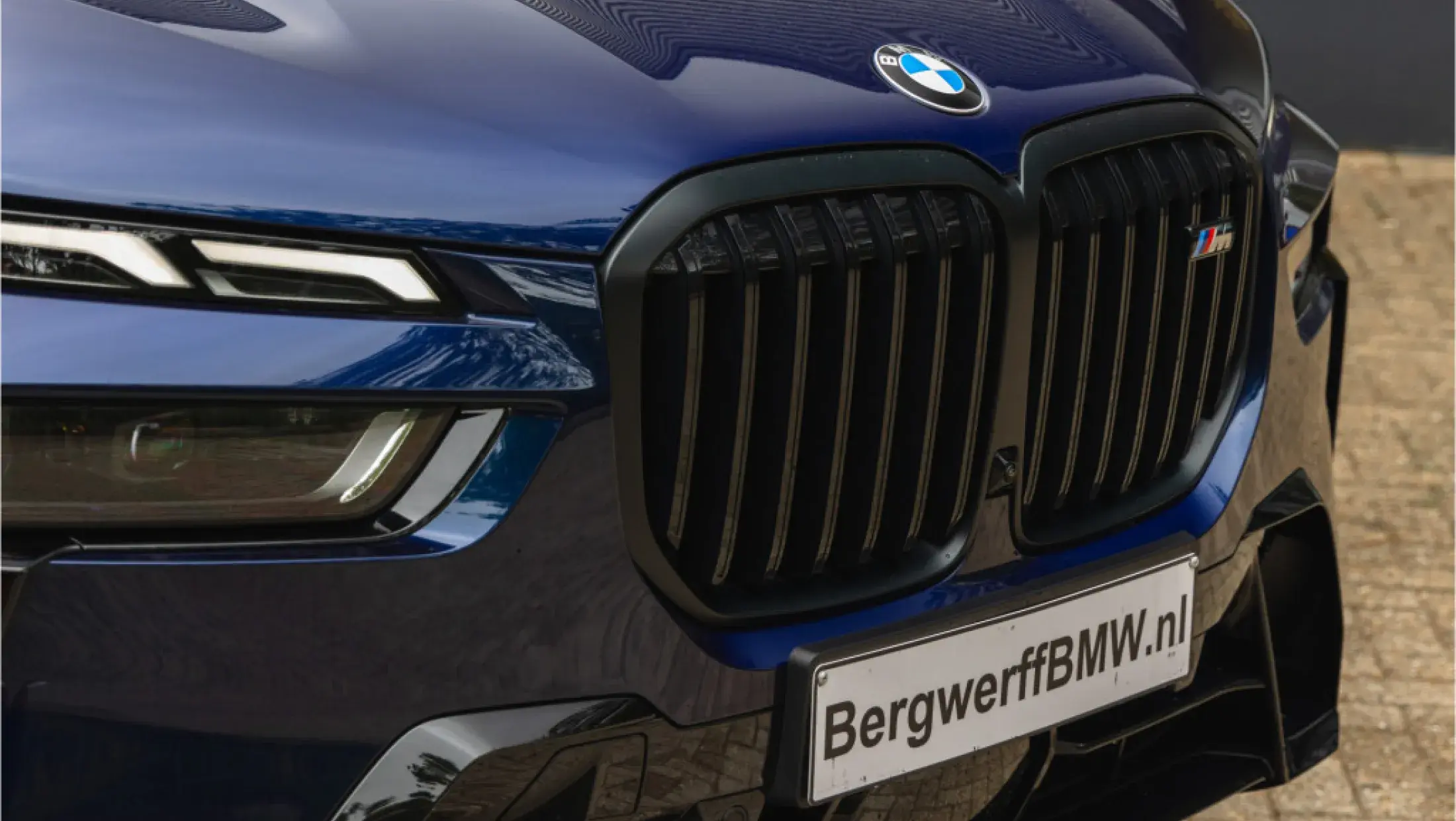 BMW X7 M60i Individual Tansanit metallic BMW Individual uitgebreid lederen bekleding Merino Coffee