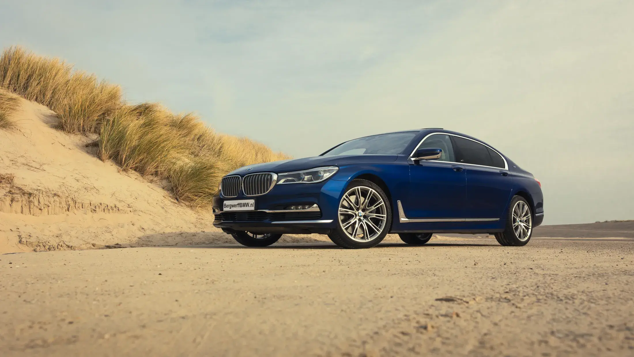 BMW M760Li Individual Centennial Blauw metallic The Next 100 Years 1 of 100 BMW Individual vollederen bekleding Rauchweiss