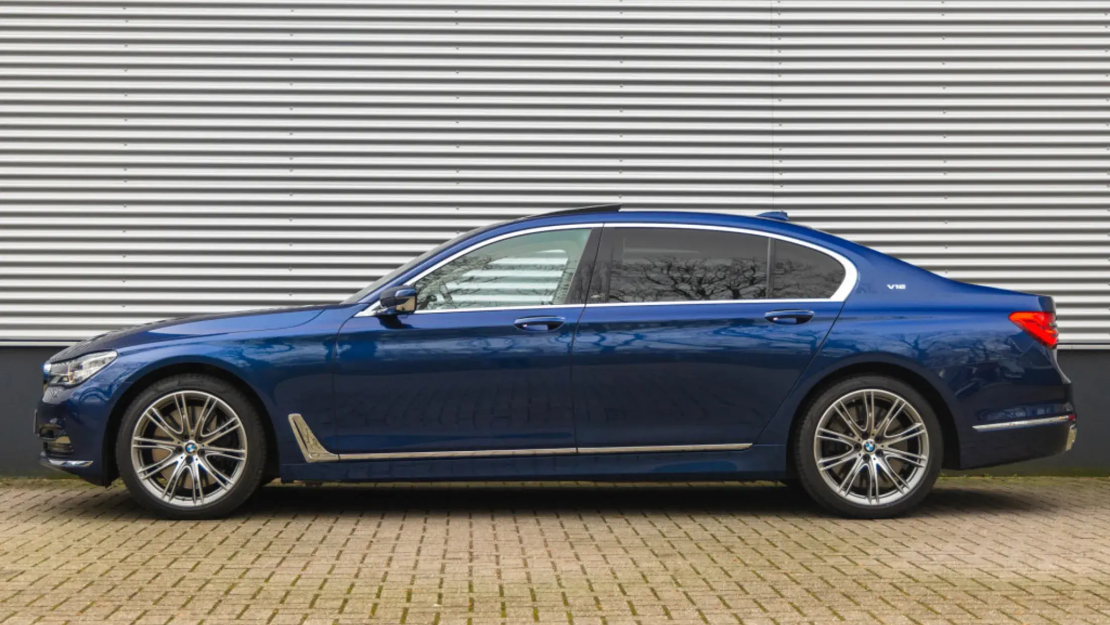 BMW M760Li Individual Centennial Blauw metallic The Next 100 Years 1 of 100 BMW Individual vollederen bekleding Rauchweiss