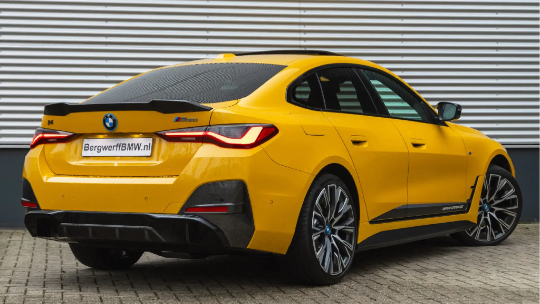 BMW i4 M50 Individual Speed Yellow met M Performance parts G26