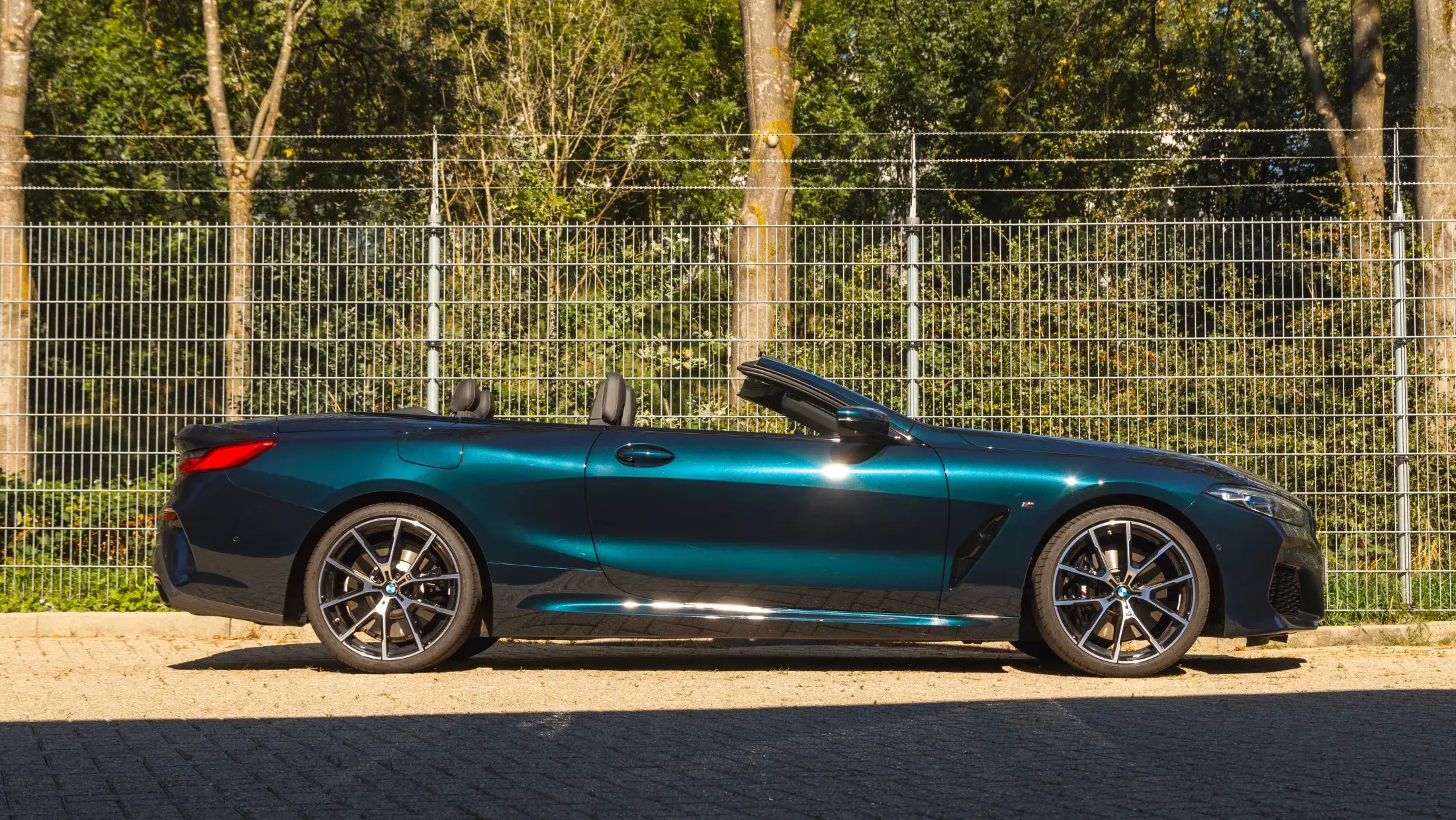 BMW 840i Cabrio Individual Malachite green metallic G14 Individual volleder