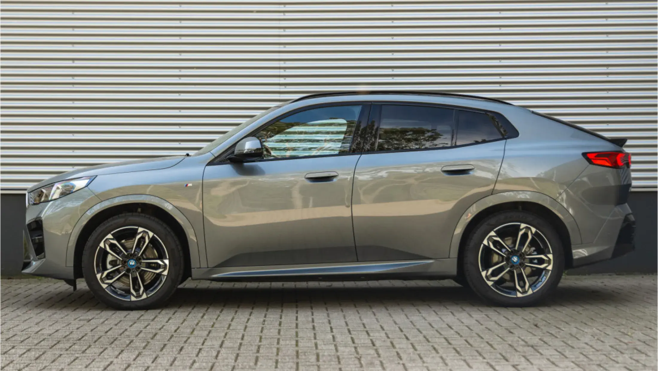 BMW iX2 xDrive30 U10 Skyscraper Grey metallic