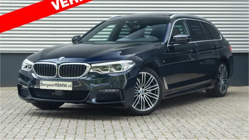 BMW 530i Touring G31 Azurite black metallic BMW Individual vollederen bekleding Tartufo